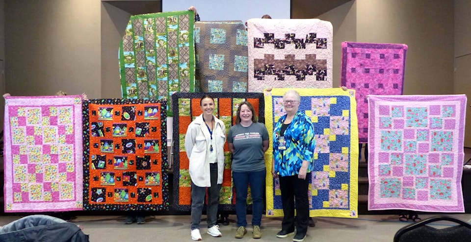 30372766_web1_220915-VMS-quiltshow-quilts_2