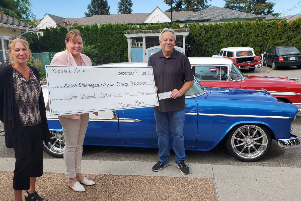 30378987_web1_220915-VMS-car-club-donates-CRUISERS_2