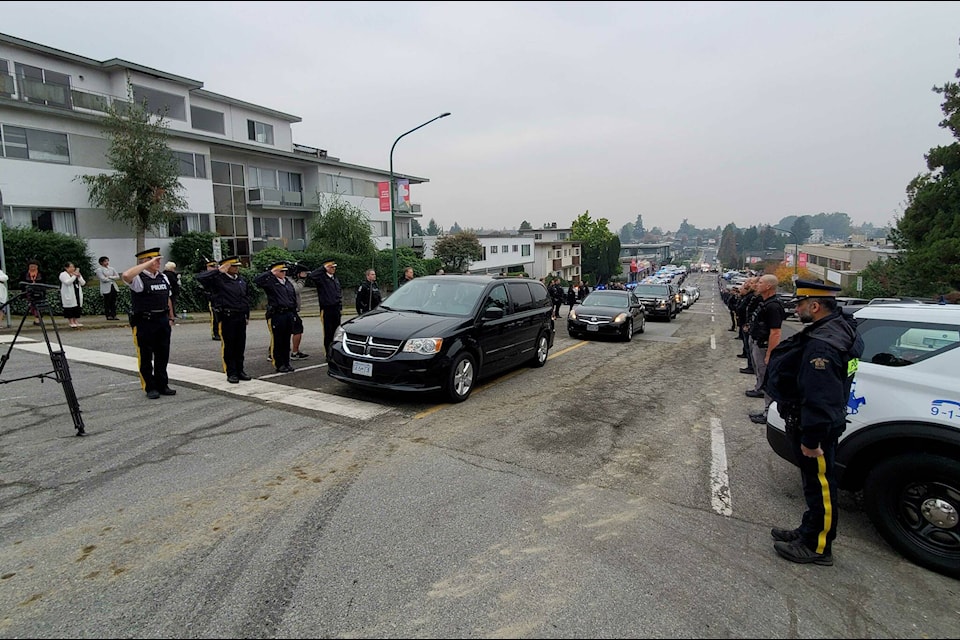 First responders line the streets in Burnaby as the body of Const. Shaelyn Yang is transported to Burnaby Hospital on Thursday, Oct. 20, 2022. (James Smith/Black Press Media)