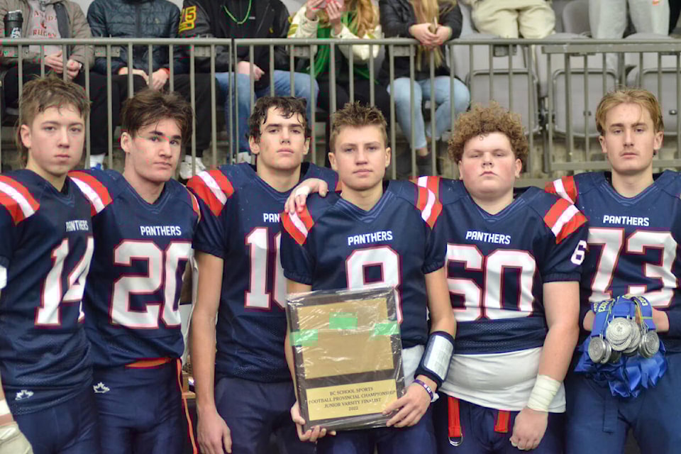 31203182_web1_221208-VMS-football-PANTHERS_1