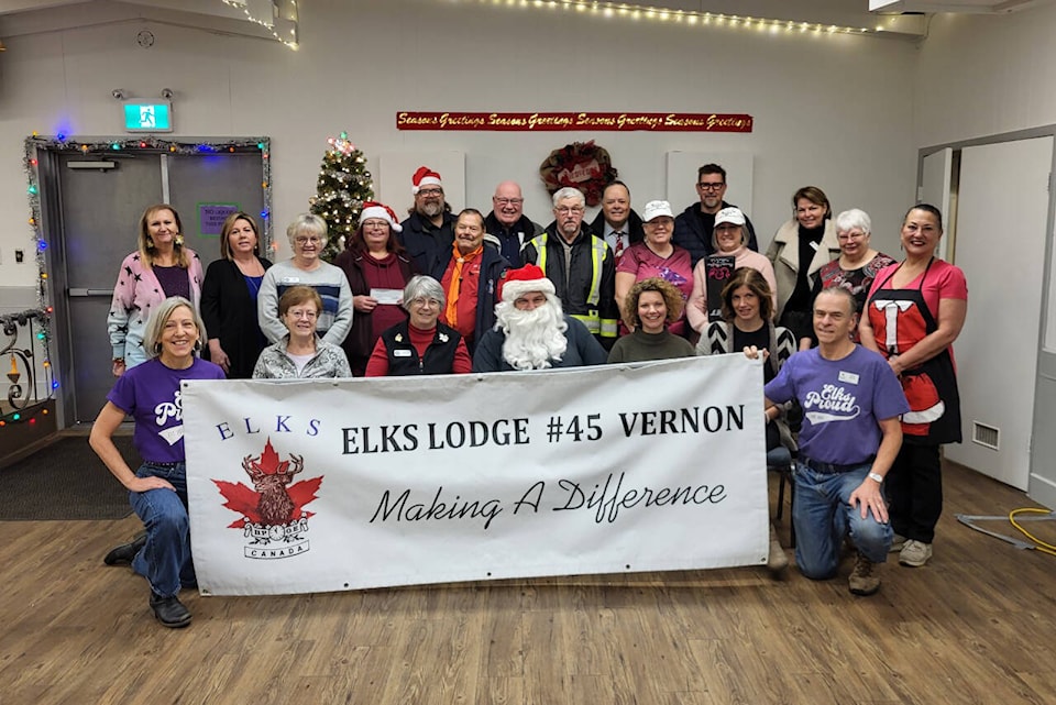 31323664_web1_221222-VMS-elks-donations-ELKS_1