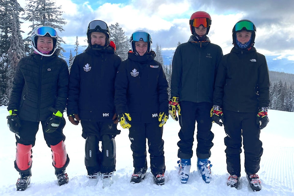 31675765_web1_230202-VMS-ski-club-SKIING_2