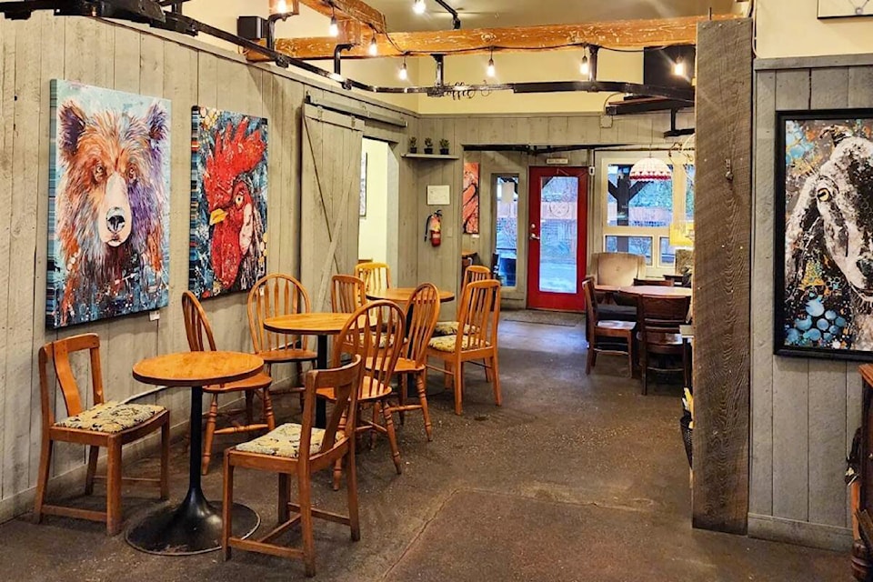 32150093_web1_230323-WIN-coffee-house-owner-goodbye-_2