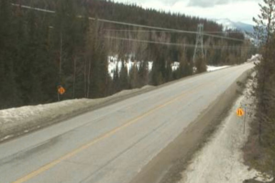 32368426_web1_230412-PWN-Highway3-Highway3Warning_1