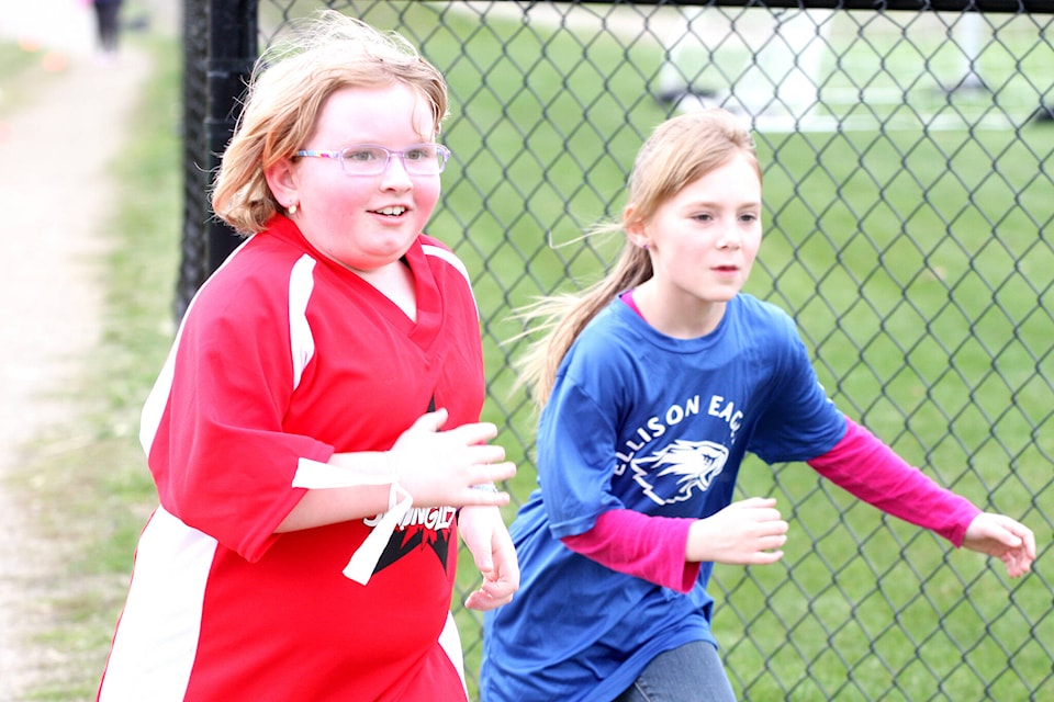 32374016_web1_180426-VMS-crosscountry