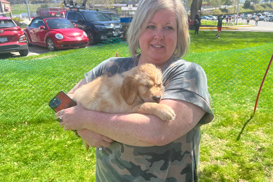 32572724_web1_230504-VMS-art-and-dogs-1_2