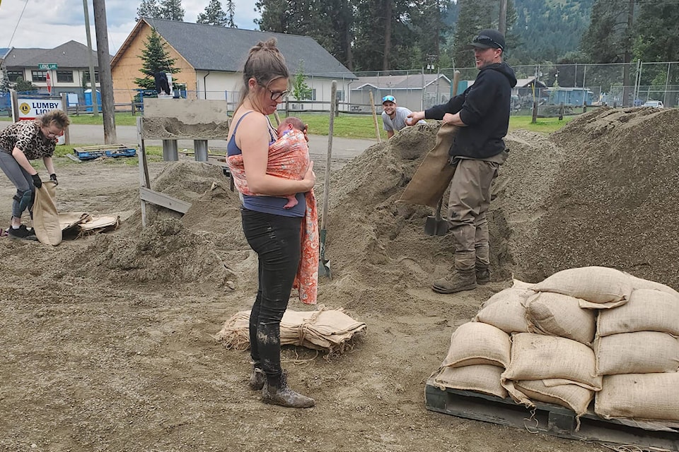 32614224_web1_220623-VMS-lumby-floods-sandbag_1