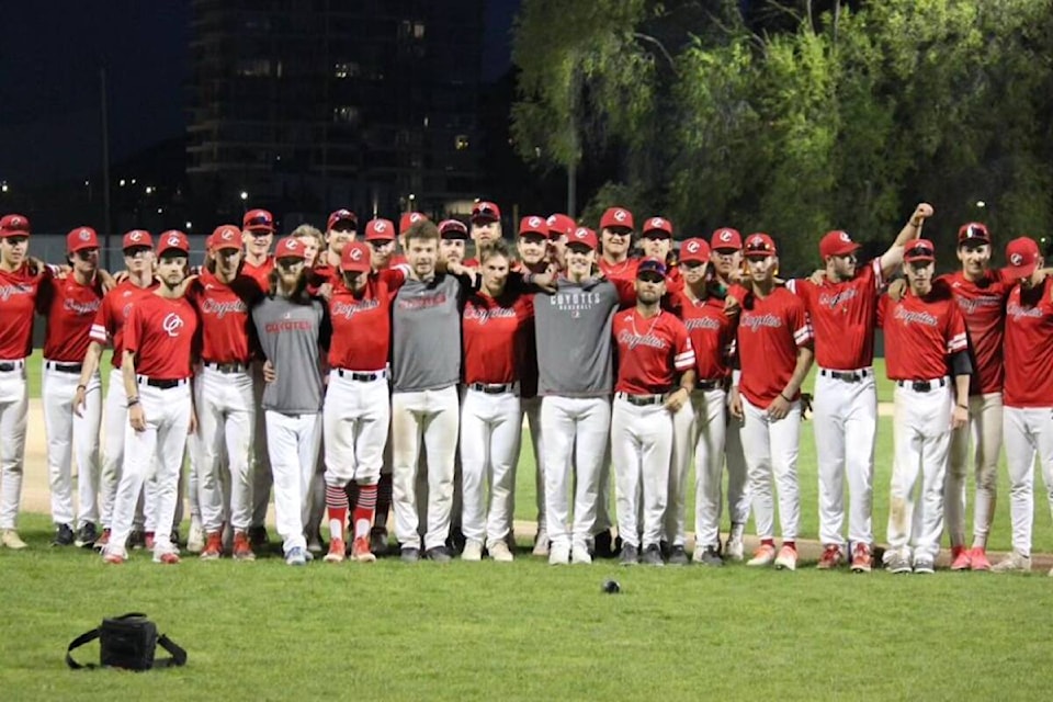 32750988_web1_230525-KCN-coyotes_1