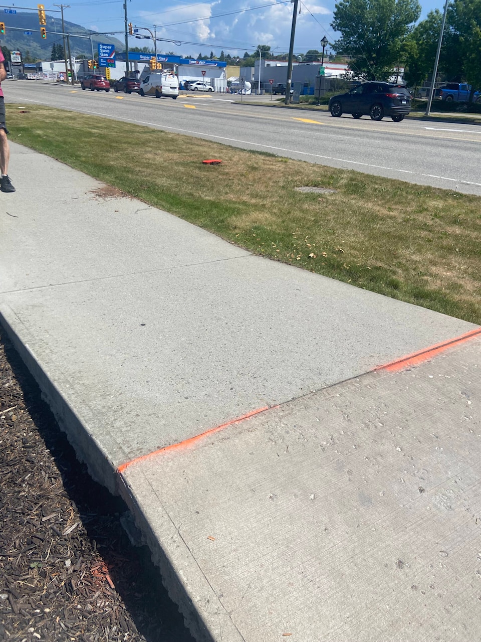 32776503_web1_230525-VMS-sidewalk-heave_2
