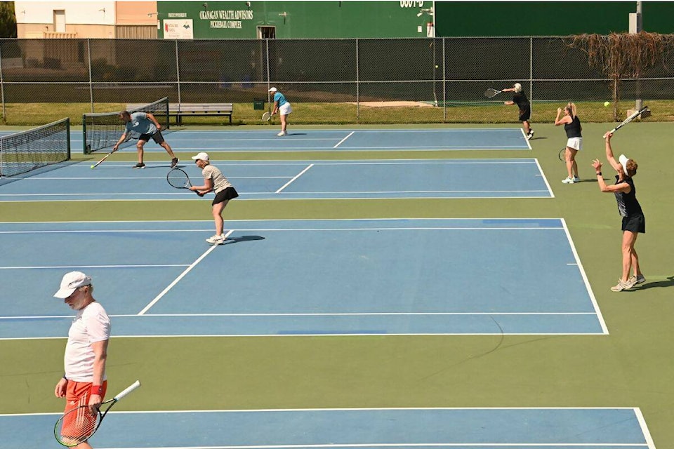32860028_web1_230601-VMS-tennis-_2
