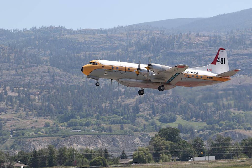 32939013_web1_230607-PWN-Airtankersbusy_1