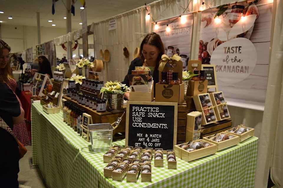 33003033_web1_230406-KCN-craft-culture-market-_1
