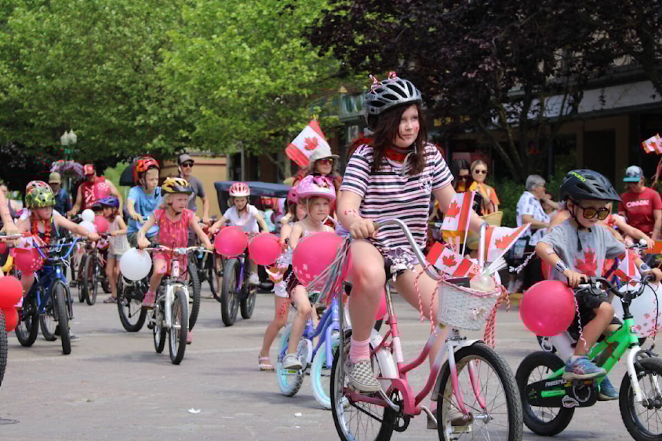 33015960_web1_220707-RTR-canada-day--pics_1
