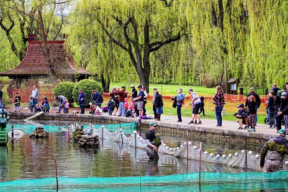 33025320_web1_170501-VMS-M-Fishing-Derby