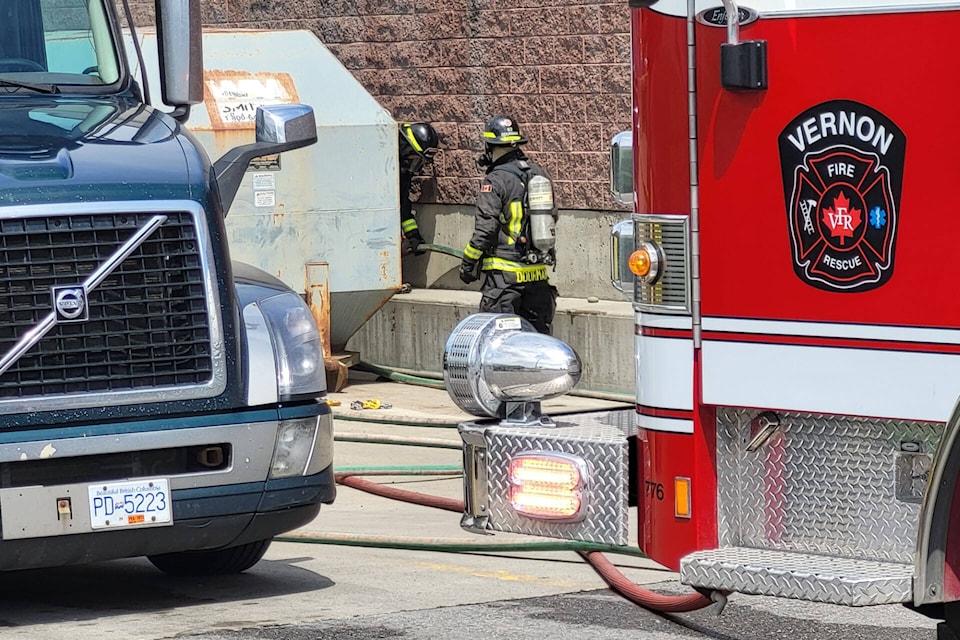 33093910_web1_230622-VMS-dumpster-fire_1