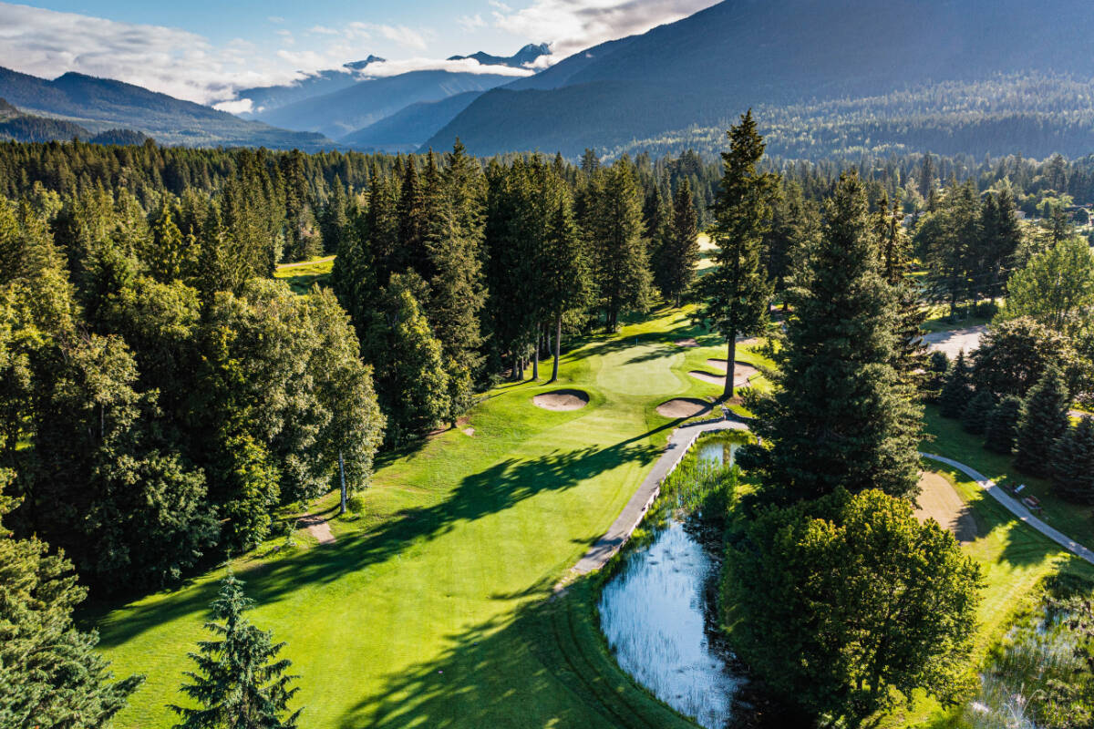The Revelstoke Golf Club. (Photo by Olly Hogan/@oldxtrip on Instagram)
