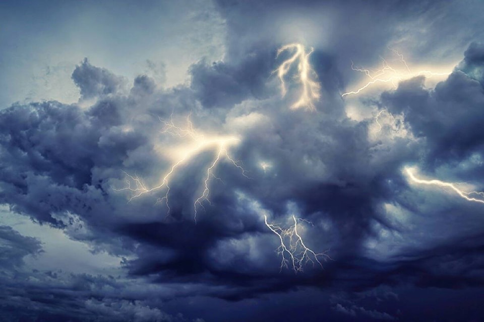 33120303_web1_210708-TDT-Thunderstorm_1