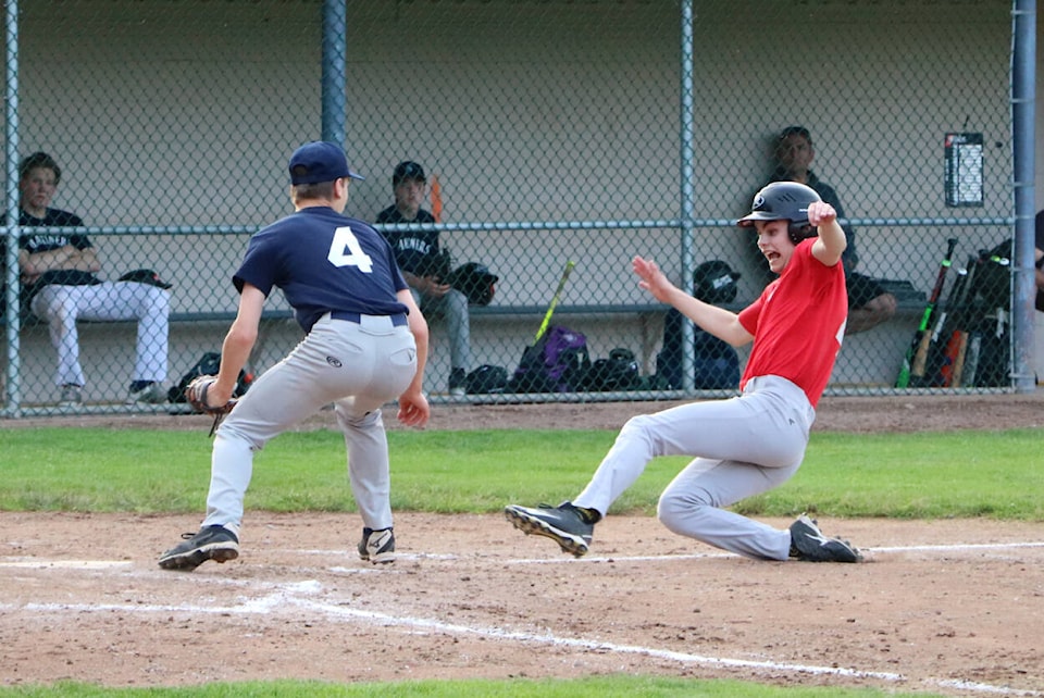 33141617_web1_230420-TDT-Youth-baseball-dg_1