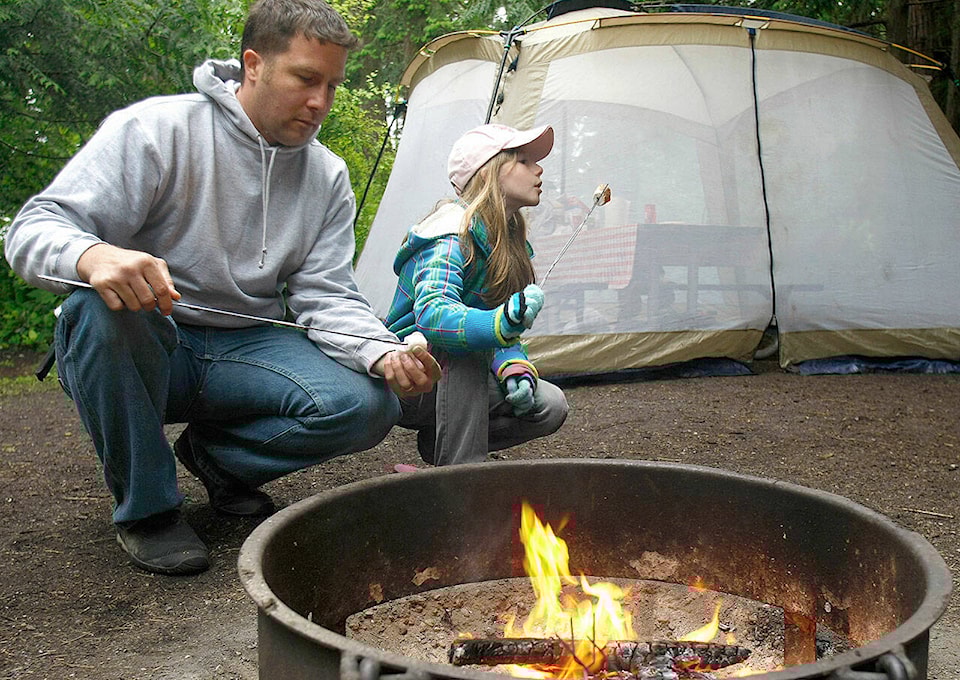 33215241_web1_M-campfire-edh-210627