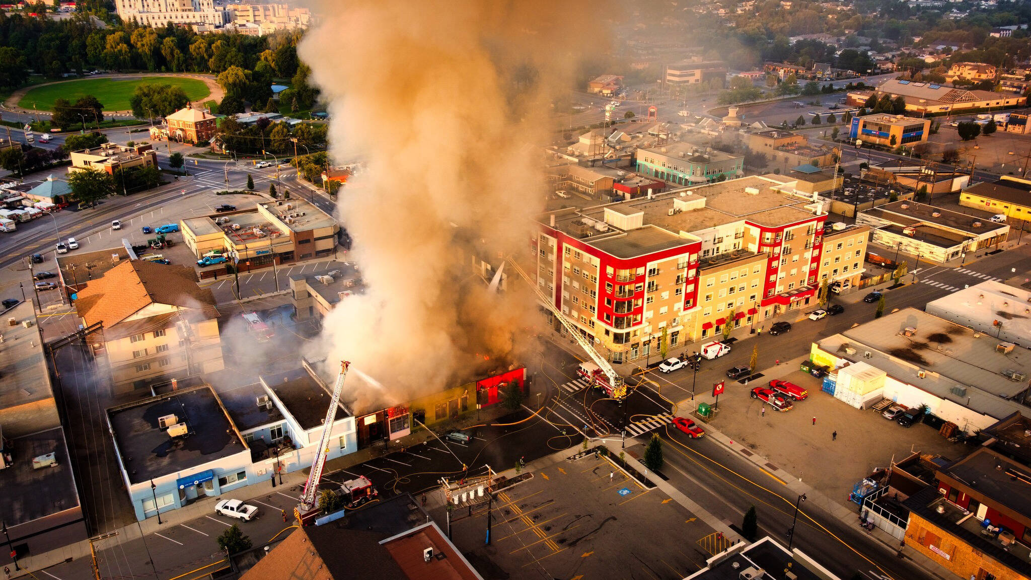 33223283_web1_230706-VMS-fire-photos-blaze_8