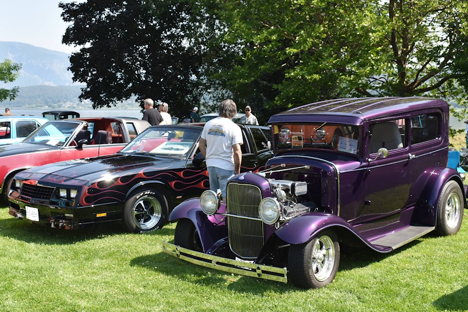Admirers check out vintage and modern cars at the Shuswap Vintage Car Club’s annual Harbourfront Car Show at Marine Park in Salmon Arm Saturday, July 8, 2023. (Rebecca Willson-Salmon Arm Observer)