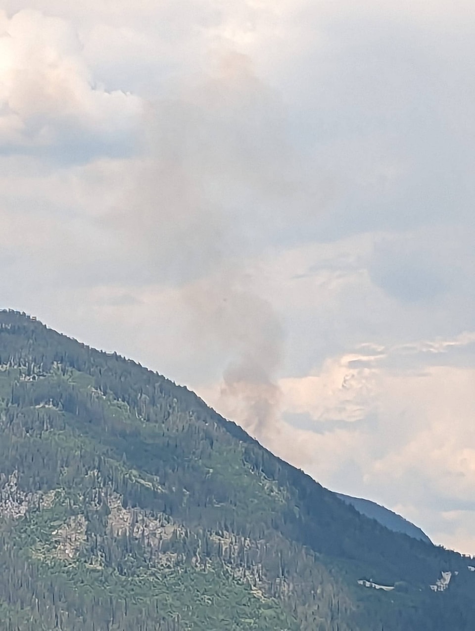 33254827_web1_230713-VMS-cherryville-fire-wildfire_2