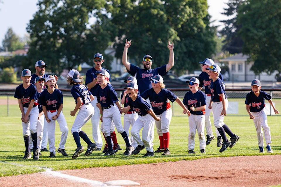 33514535_web1_230810-VMS-baseball-bcs-BASEBALL_2