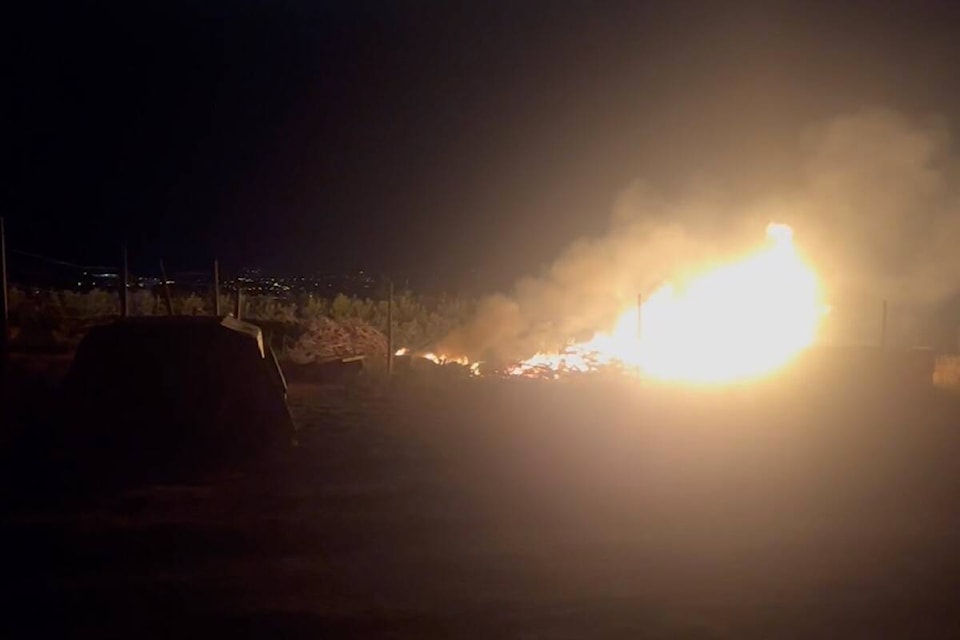 33550826_web1_230810-KCN-Ward-fire_1