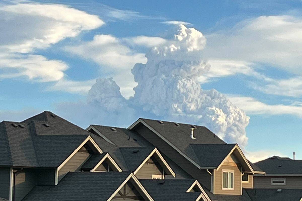 Smoke seen from residents in West Kelowna looking across Okanagan Lake. (Contributed)