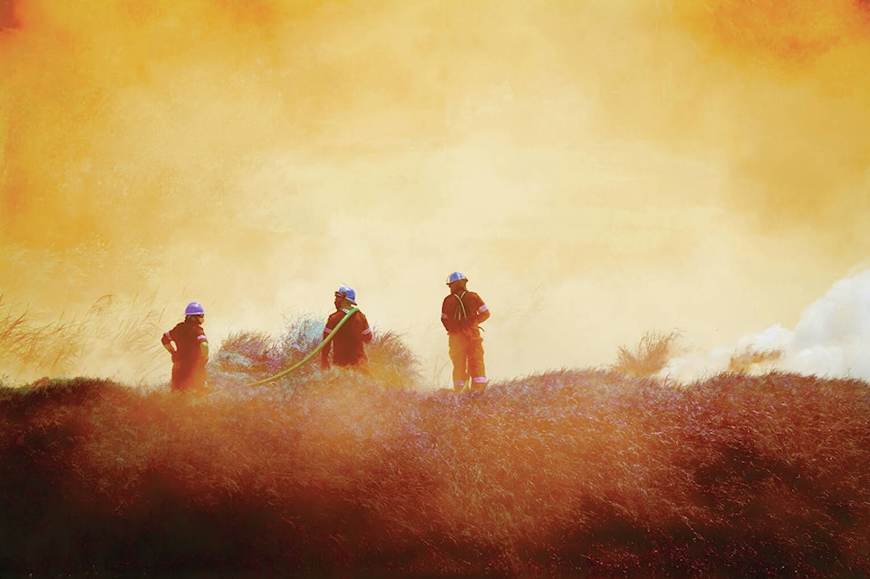 33665358_web1_wildfire-IWK-230614-fire_1