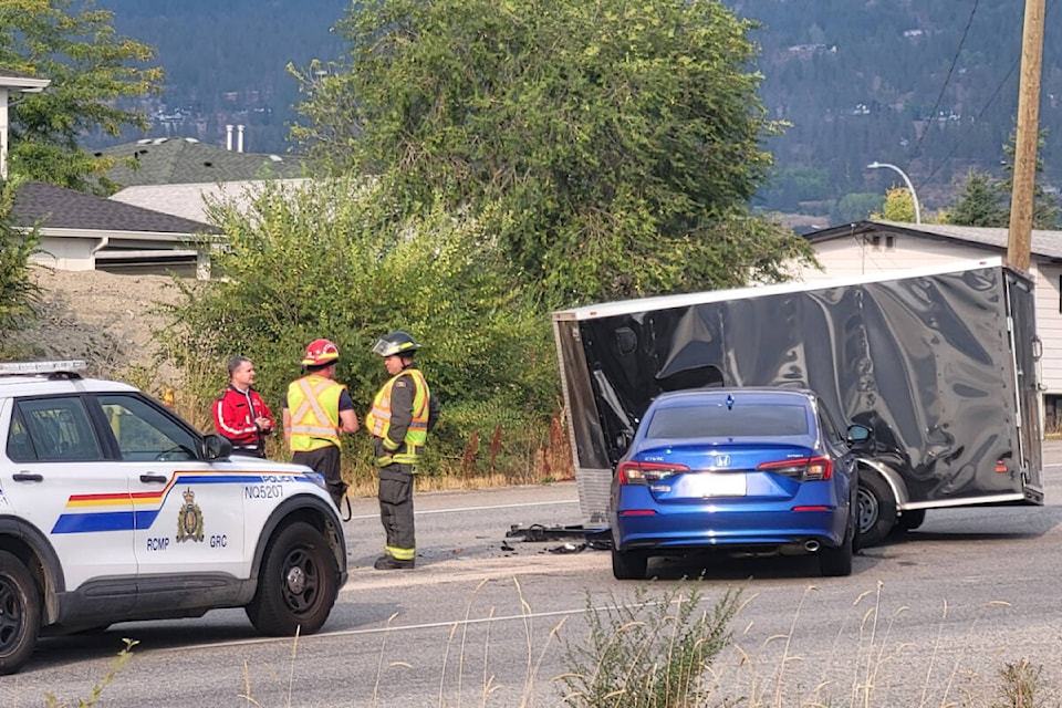 33764272_web1_230831-VMS-crash2-hwy6_1