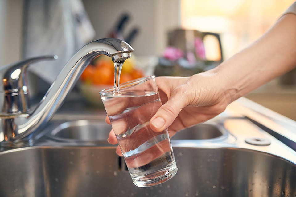 33845014_web1_220112-SFE-DRINKINGWATER_1