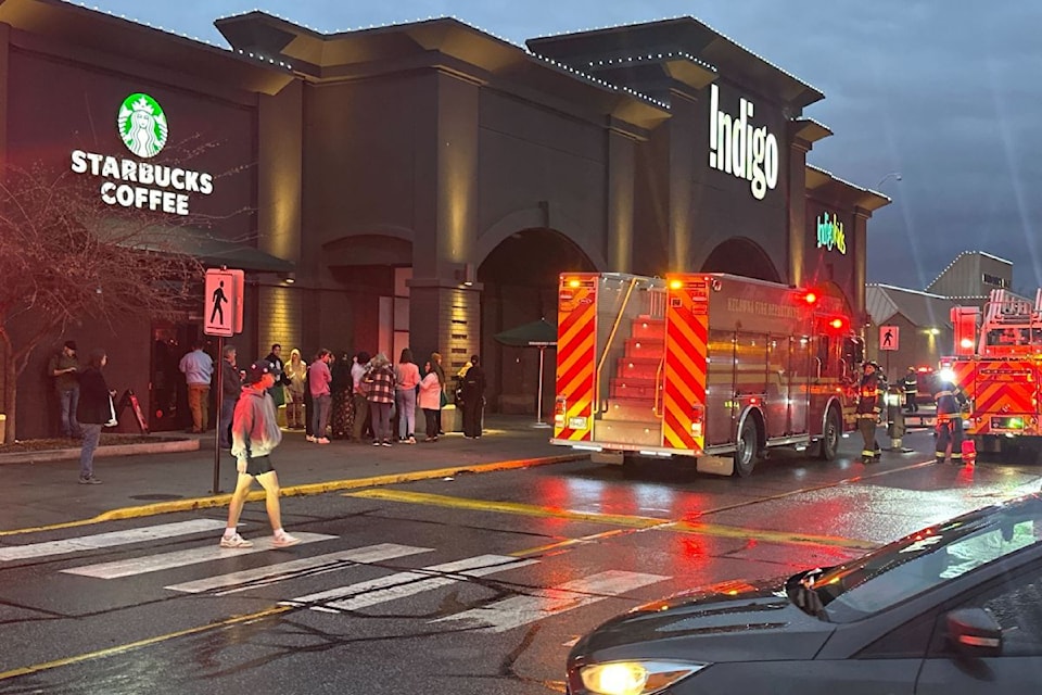 Fire trucks are currently on scene at the Indigo at Orchard Park Mall in 鶹ѡ.