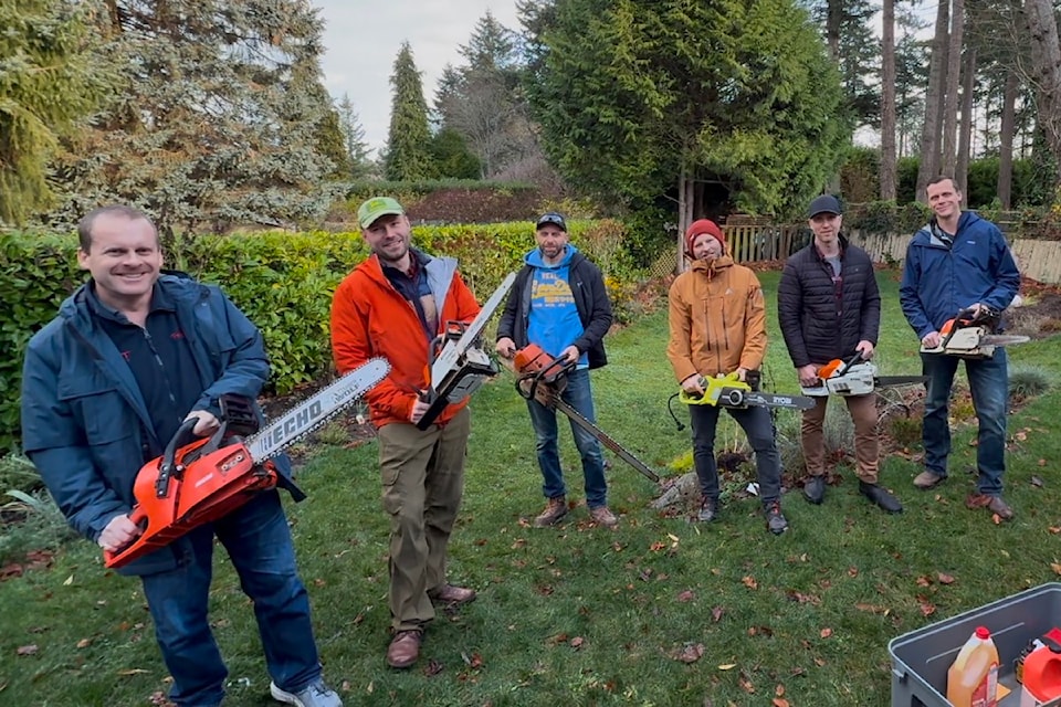 250402victoriadadclubchainsaw