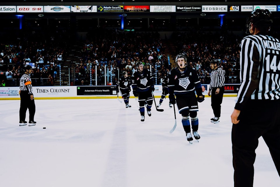 250410-vne-royals