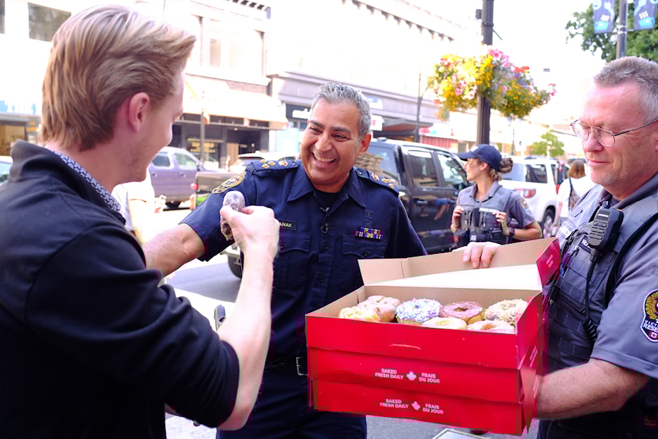 Retiring VicPD Chief Del Manak embarked on a small tour of the capital to celebrate his legacy, spread smiles, and hand out doughnuts.