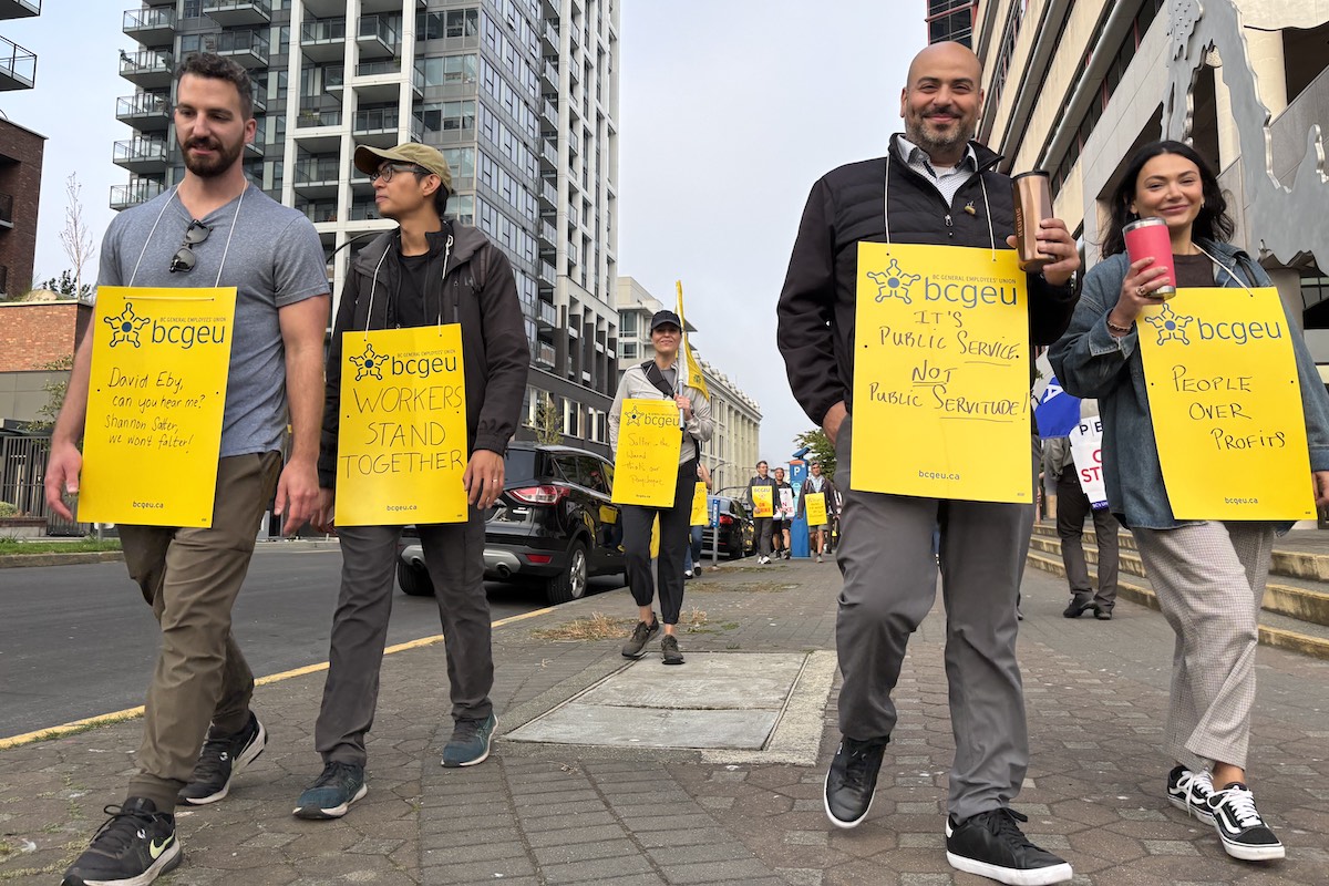 Government workers hit the picket lines in multiple B.C. locations