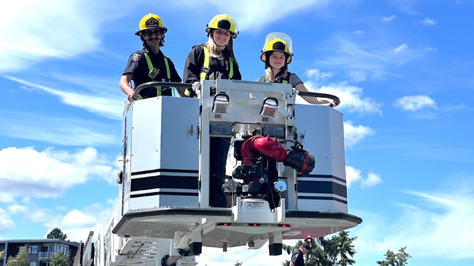 kiana-and-isabelle-saanich-fire-camp-prep
