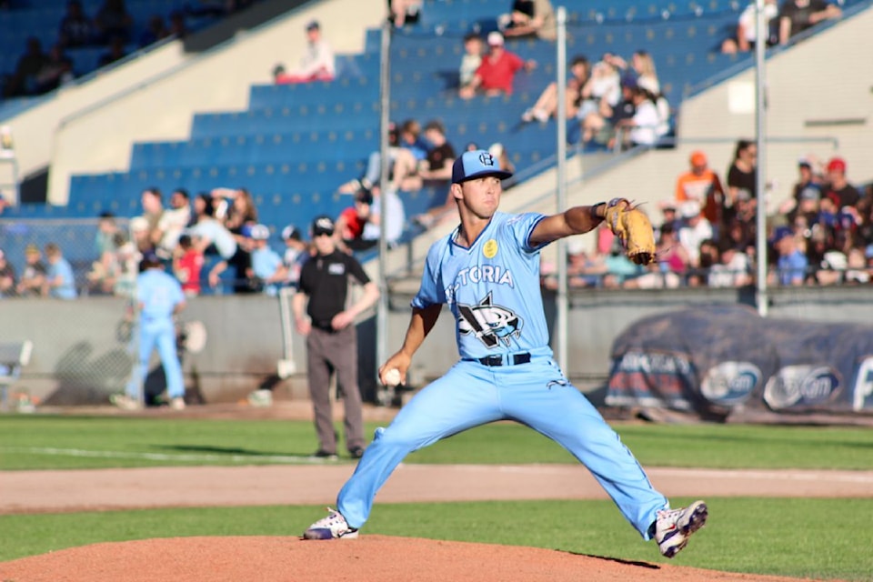 Victoria snapped a four-game losing streak on Saturday, knocking off the Port Angeles Lefties 10-4.