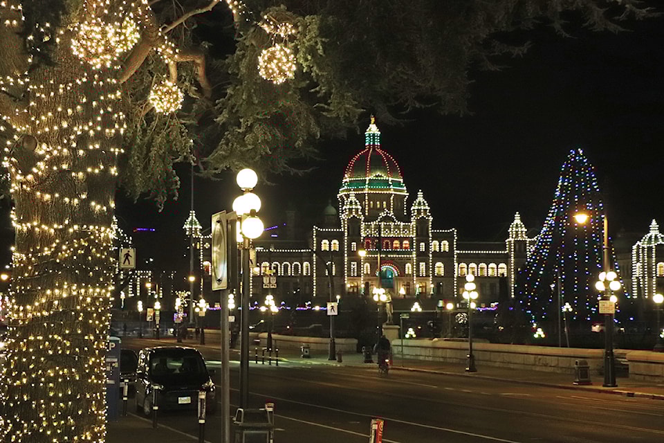201204-vne-sa-downtownchristmaslights-governmentstreetetc_4