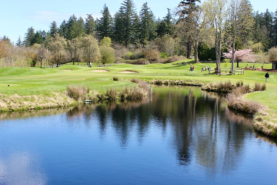 The course stocks their pond with 500 rainbow trout every season to help attract eagles. 
