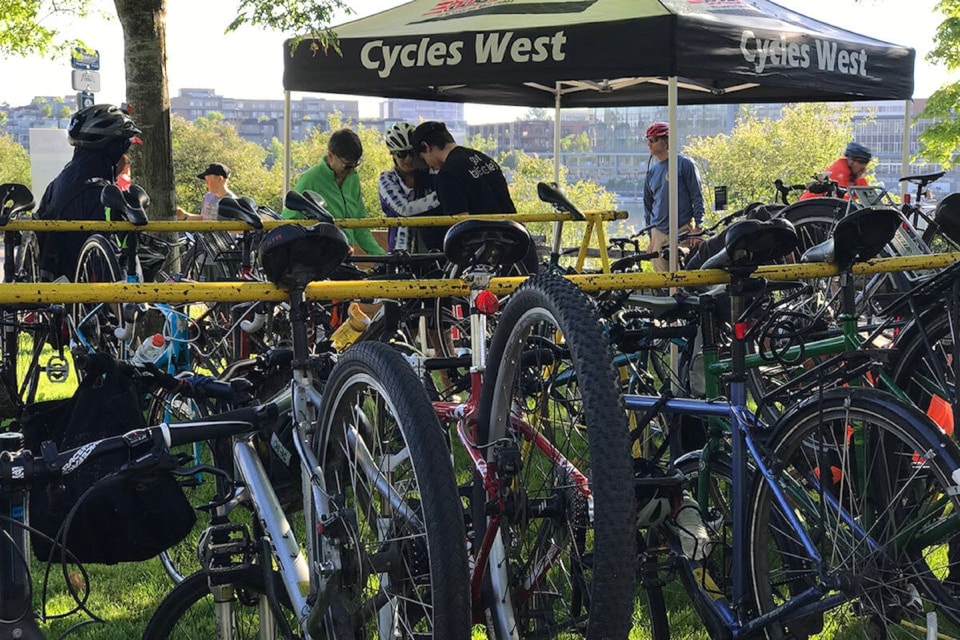 32593361_web1_190527-vne-biketoworkweekofficalstart_2