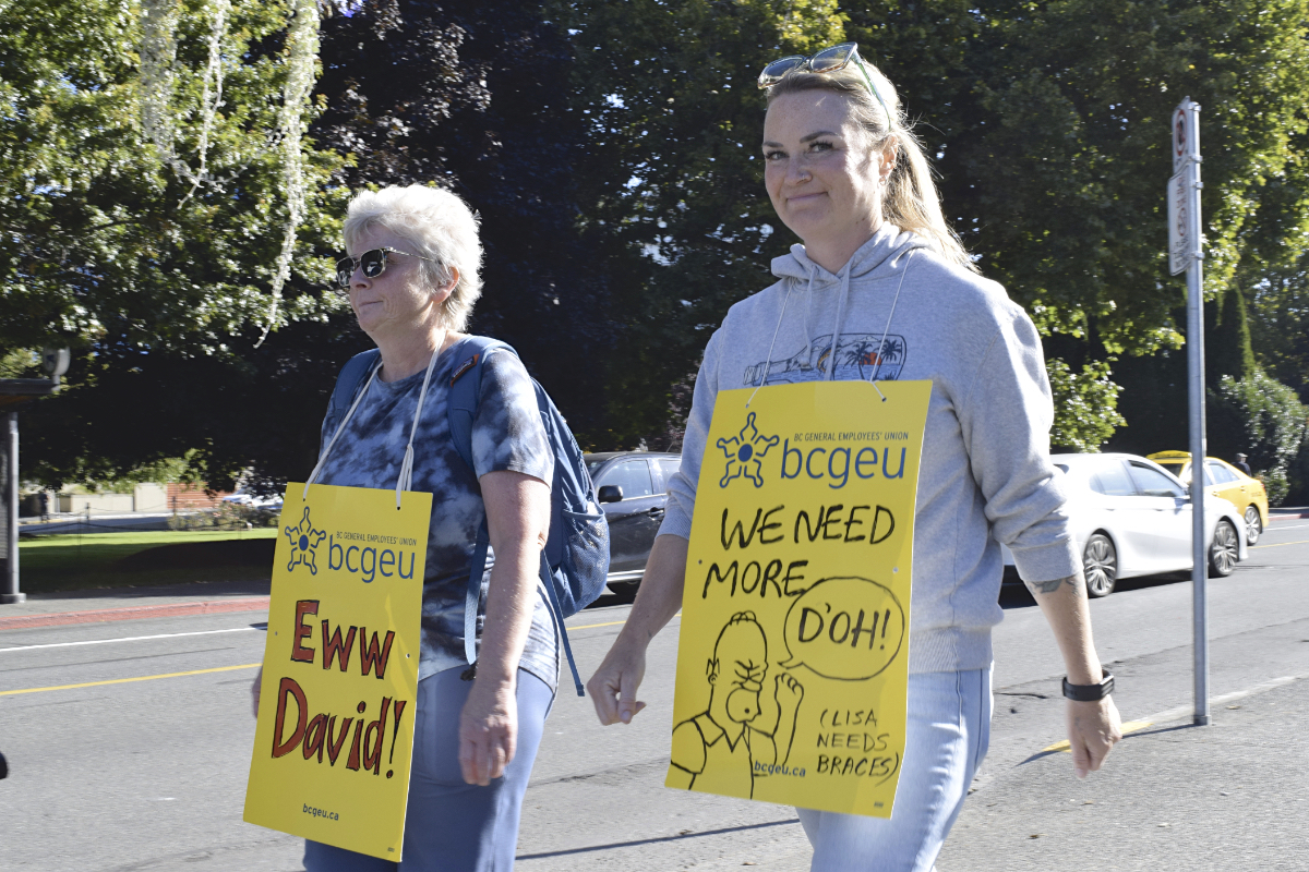 BCGEU 'deeply disturbed' by bear spray attack on Victoria picketers