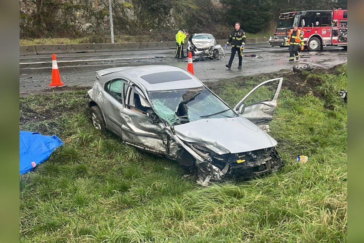 Highway 1 reopens after crash brings Greater Victoria