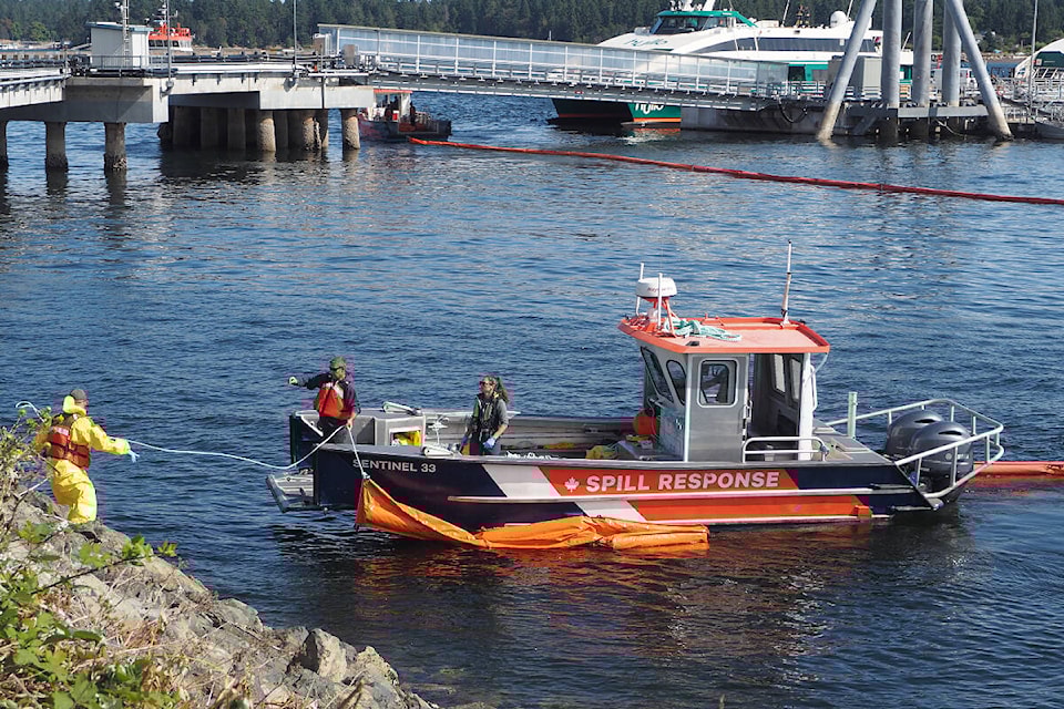 web1_copy_230726-nbu-nanaimo-harbour-fuel-spill-_2