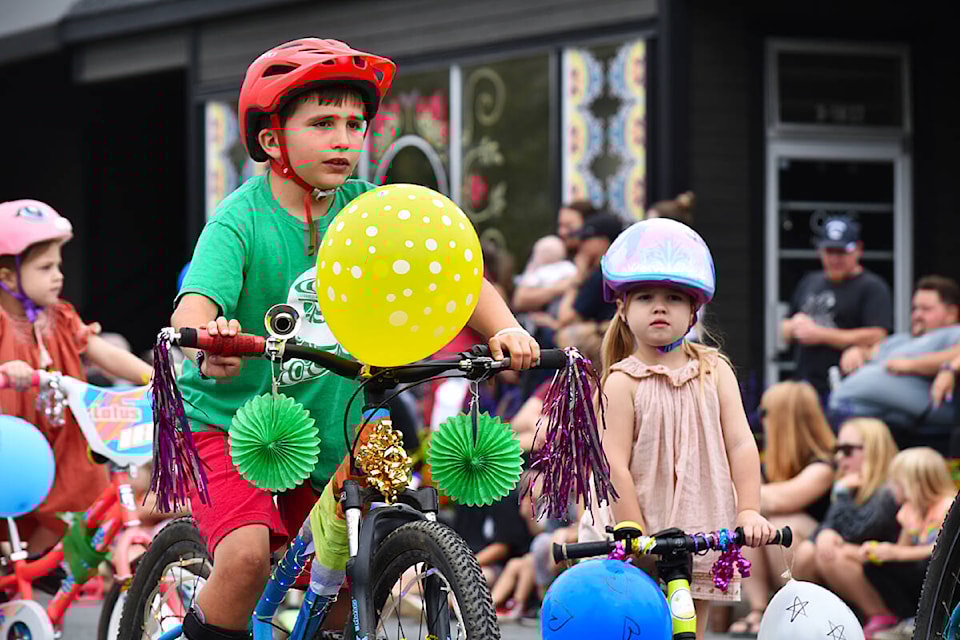 Hundreds of onlookers lined Comox Avenue’s curbsides, on Aug. 7, to watch the procession of numerous people and vehicles during the B.C. Day Parade. (Olivier Laurin / Comox Valley Record) 