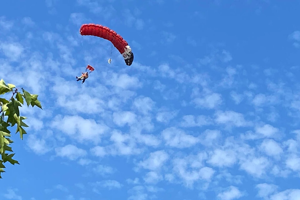 web1_230809-pqn-skydiving-folo-_4