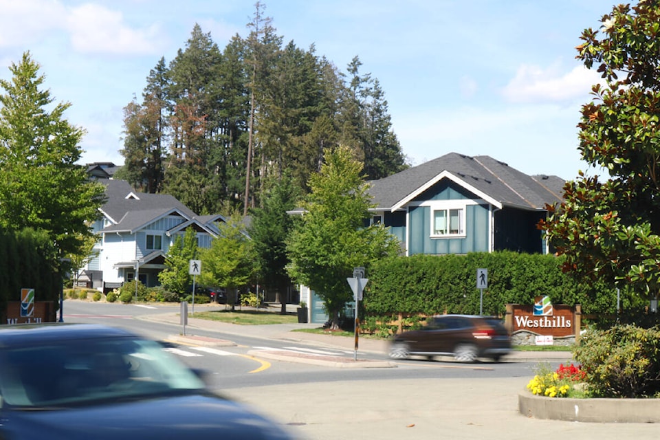 web1_230810-gng-langford-dangerous-roundabout-_3