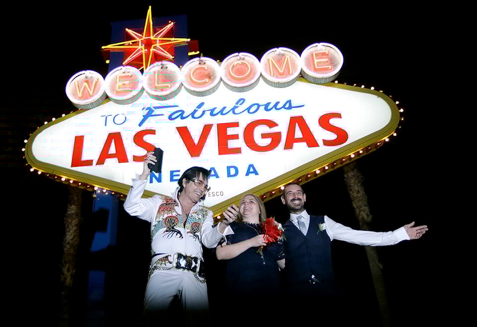 web1_m-vegas-party-on-edh-171005