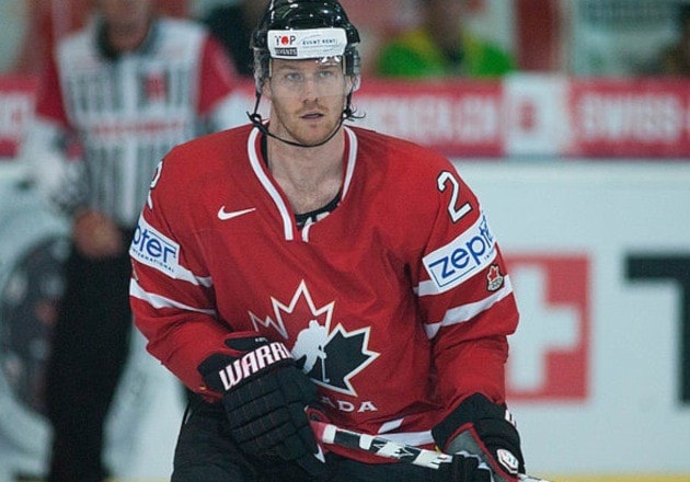 32545BCLN2007600px-Duncan_Keith_-_Switzerland_vs._Canada-_29th_April_2012-2